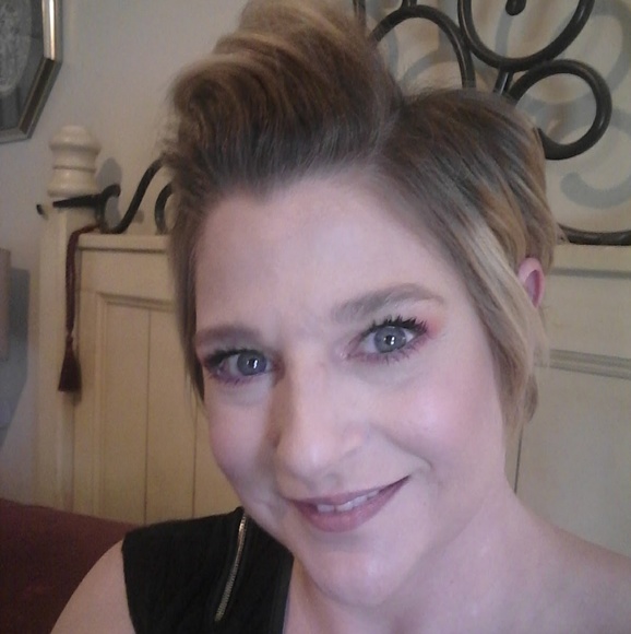 Meet your Posher, Jonna - Picture 2 of 3